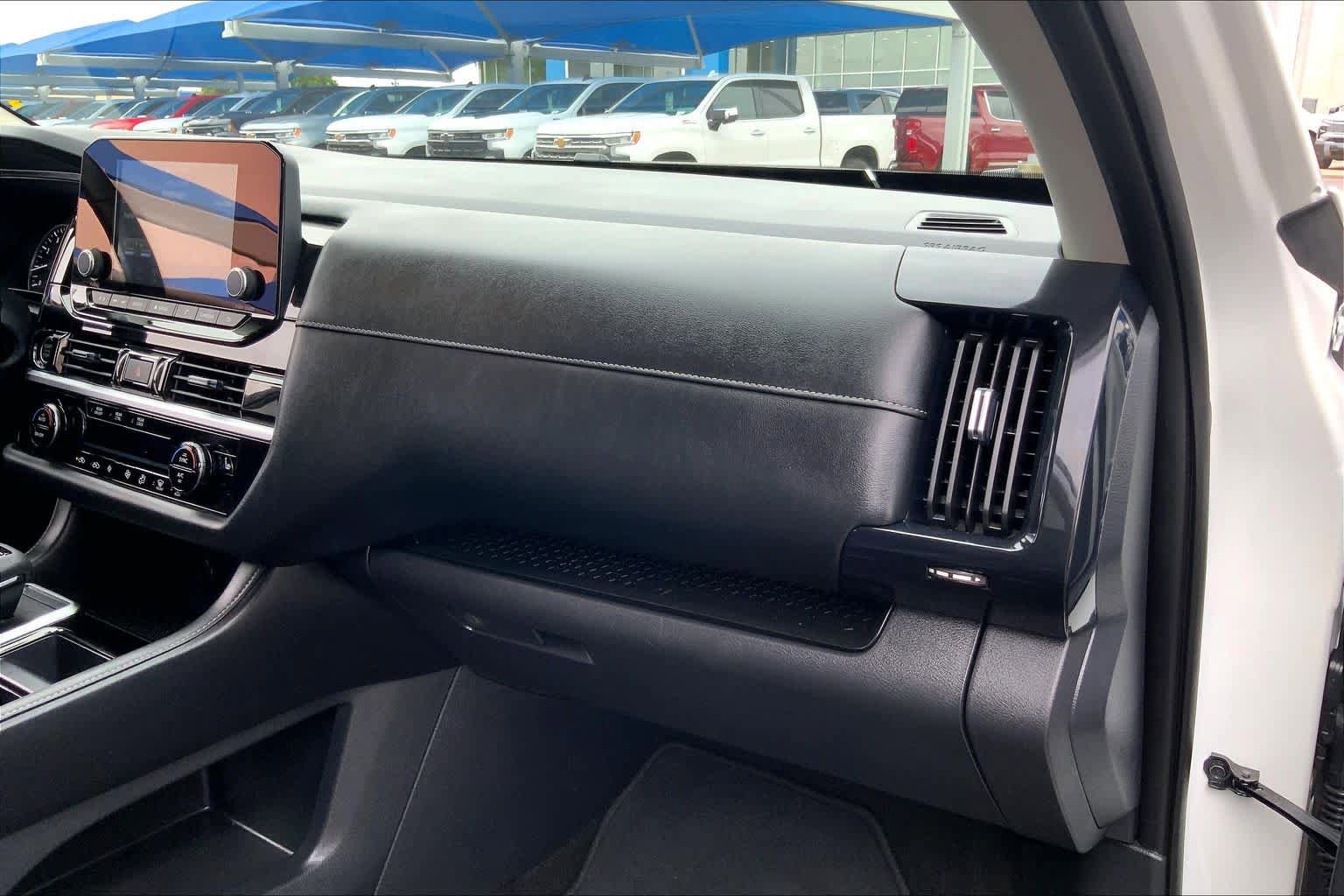 Used 2024 Nissan Pathfinder SV FWD image 19