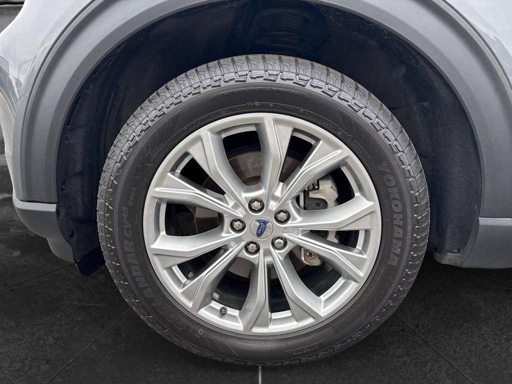 Used 2021 Ford Explorer Limited w/ Equipment Group 301A AWD/4WD image 15