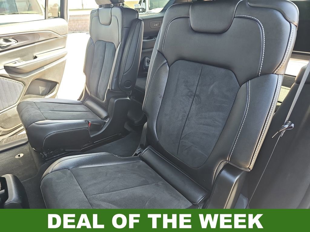 Used 2023 Jeep Grand Cherokee L Laredo image 15