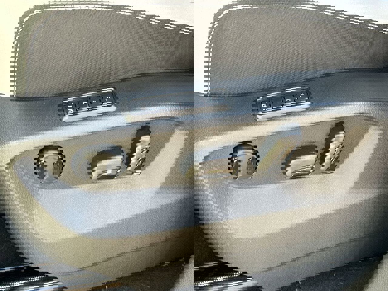 Certified 2024 Volkswagen Atlas Cross Sport SEL Premium R-Line AWD/4WD image 17