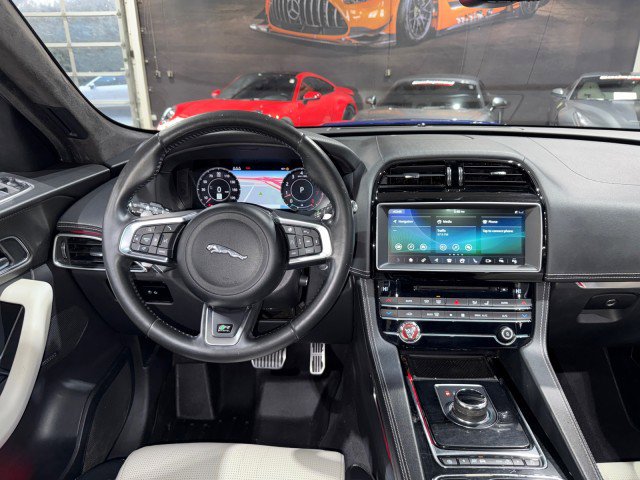 Used 2020 Jaguar F-PACE R-Sport image 61