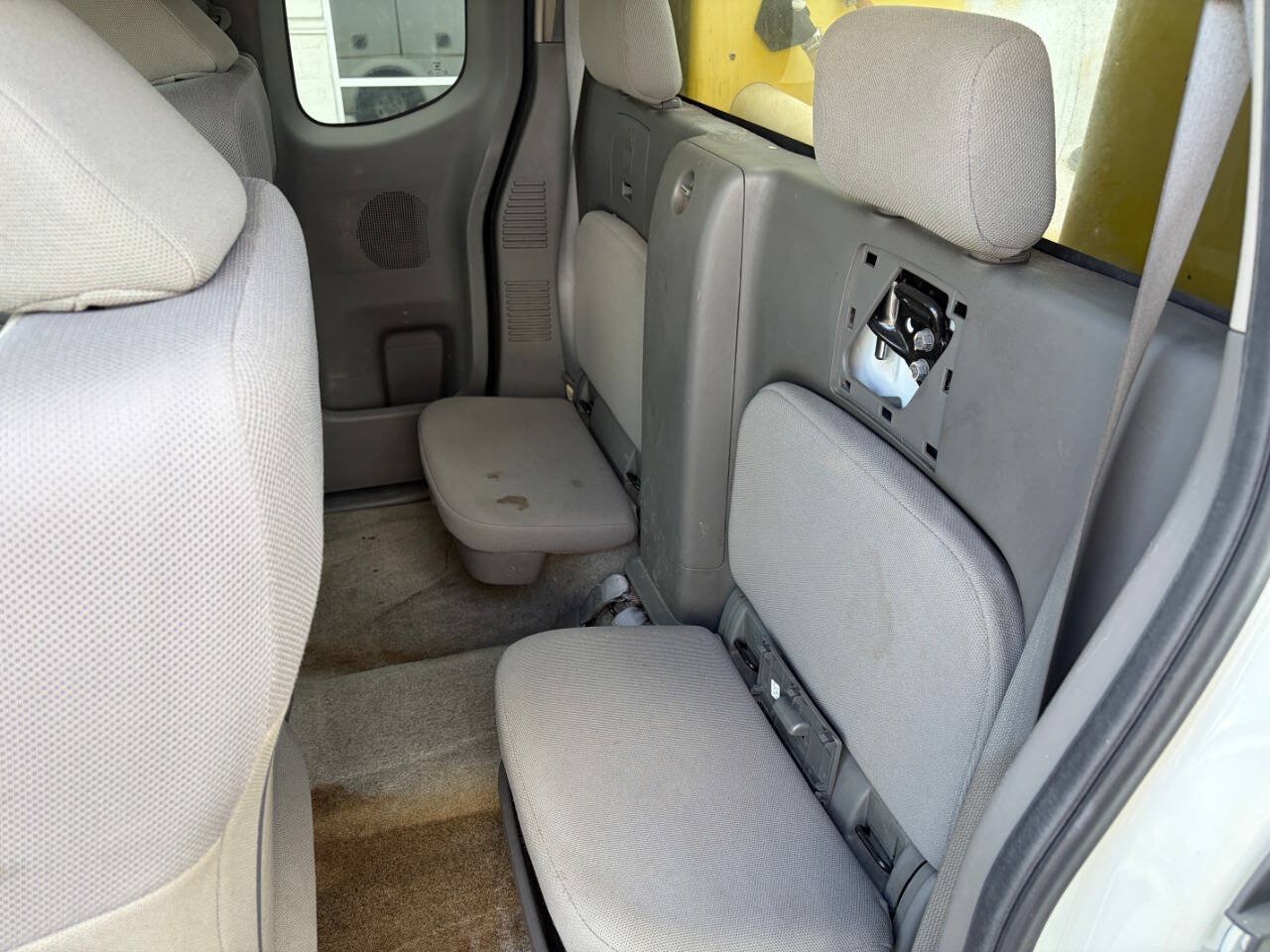 Used 2015 Nissan Frontier SV RWD image 9