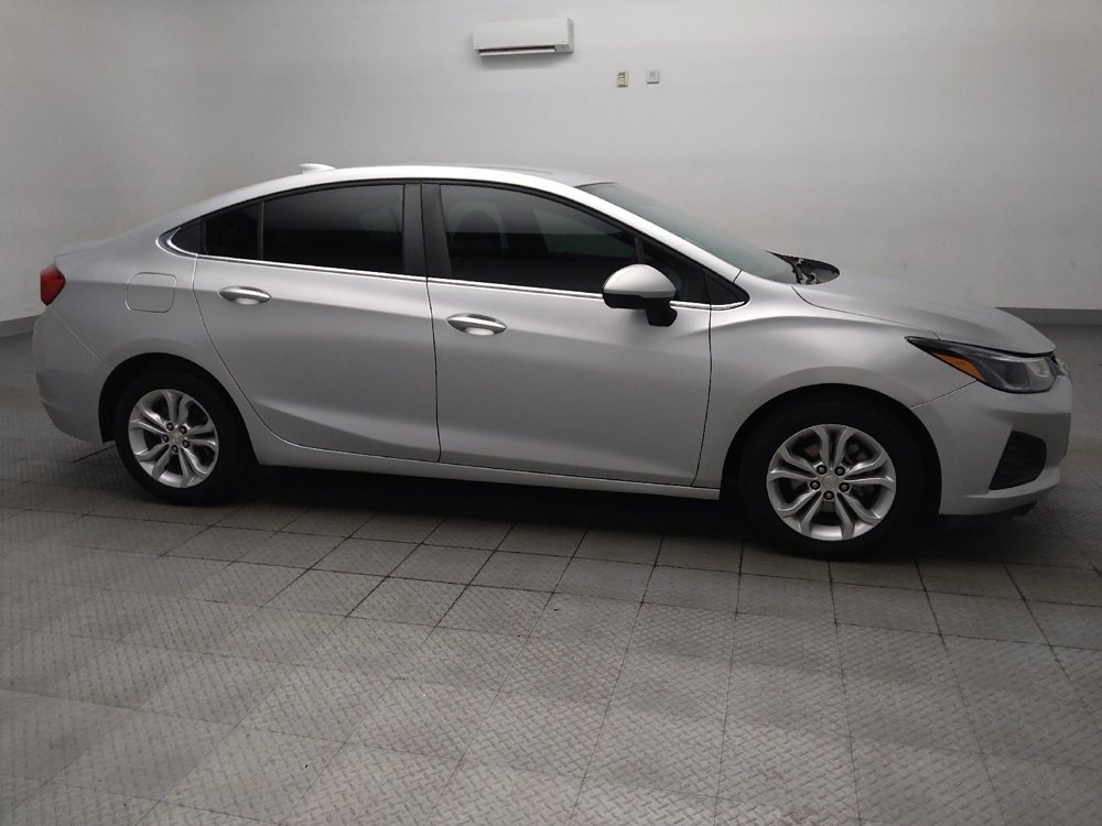 Used 2019 Chevrolet Cruze LT w/ Convenience Package FWD image 11
