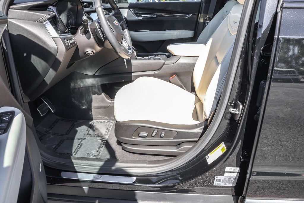 Used 2023 Cadillac XT6 Sport w/ Technology Package AWD/4WD image 19