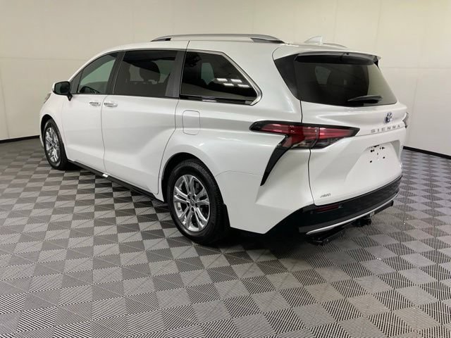 Used 2023 Toyota Sienna Platinum AWD/4WD image 4