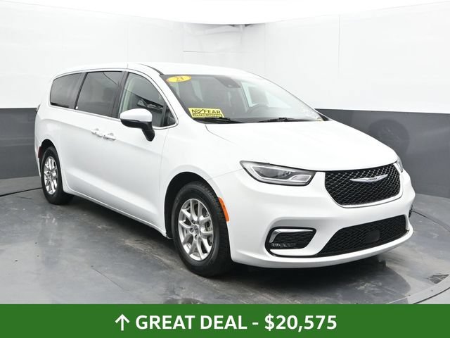 Used 2023 Chrysler Pacifica Touring-L FWD image 7