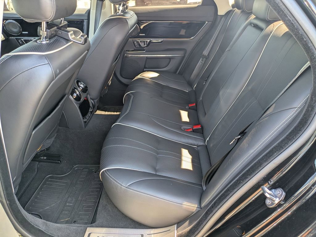 Used 2019 Jaguar XJ R-Sport image 20