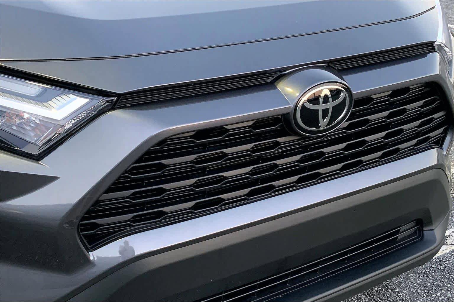 Used 2025 Toyota RAV4 XLE w/ Convenience Package image 29