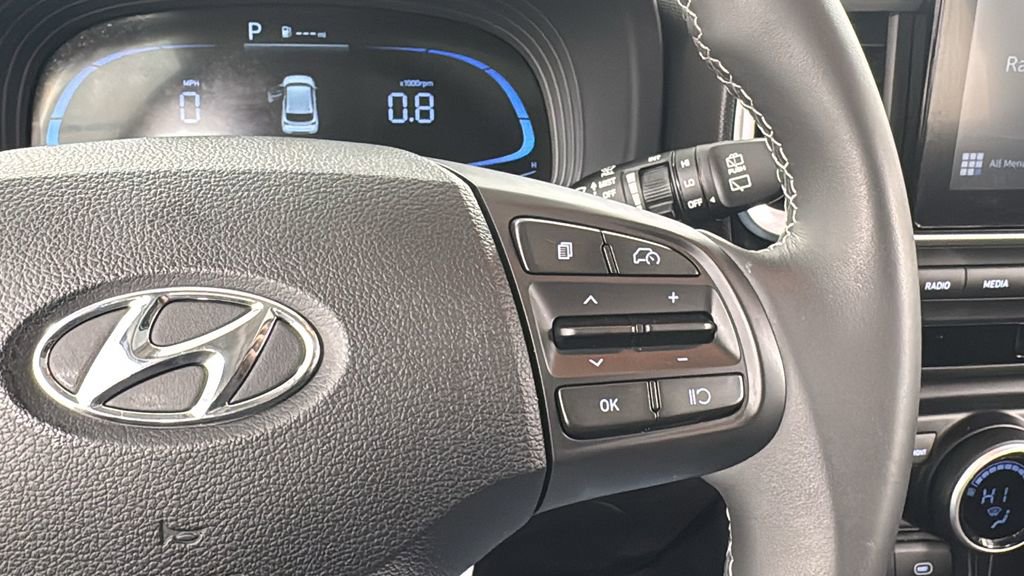 Used 2025 Hyundai Venue SEL image 22