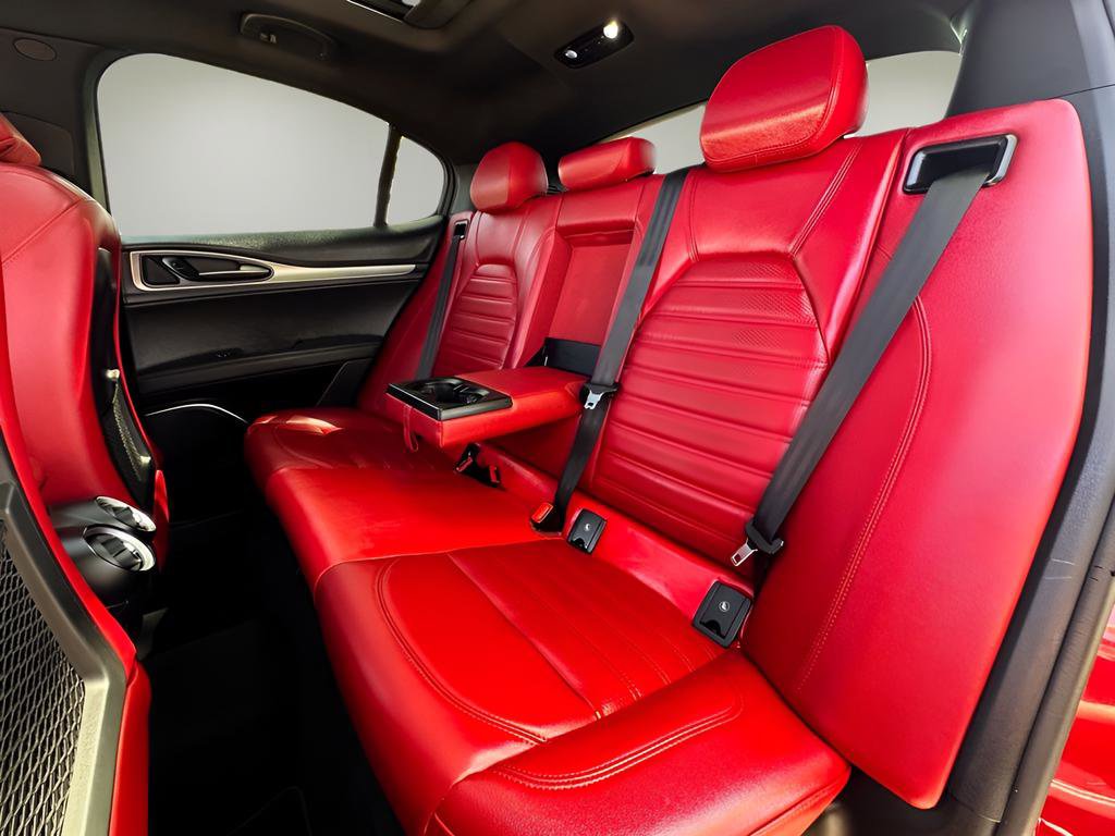 Used 2022 Alfa Romeo Stelvio Veloce image 23