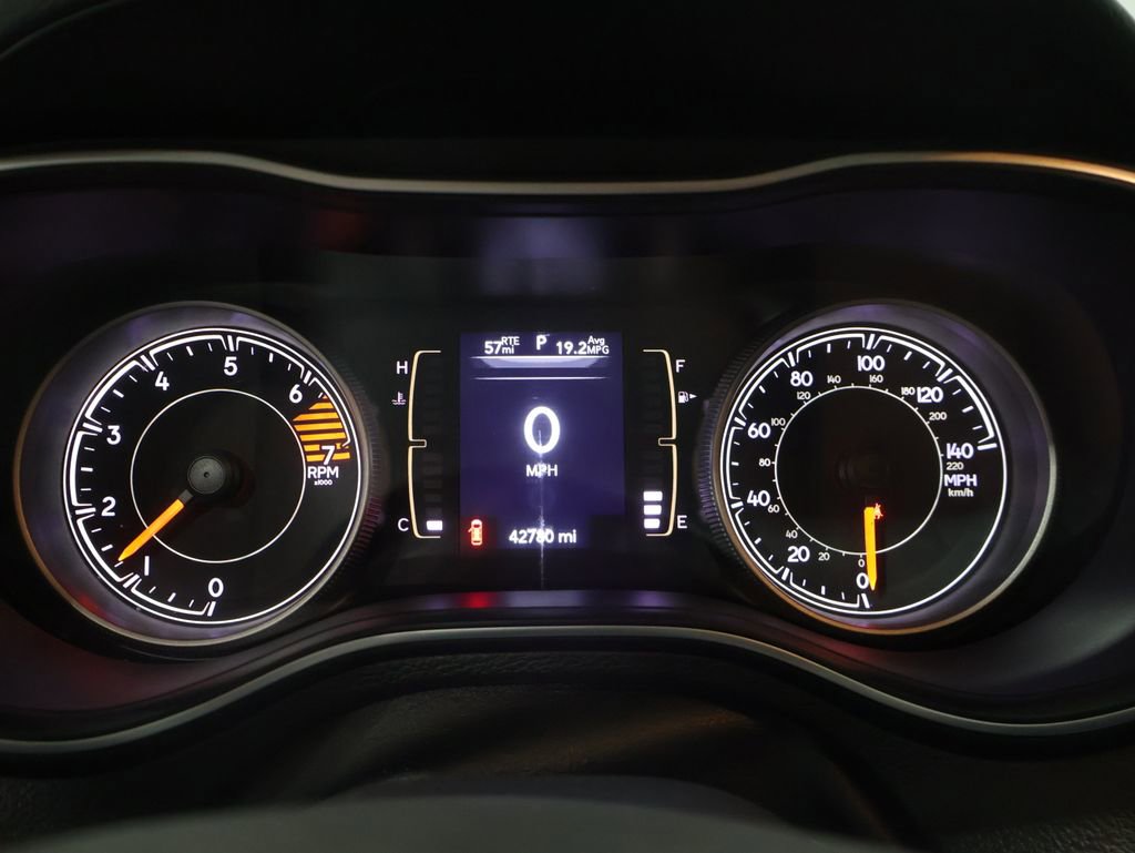 Used 2019 Jeep Cherokee Latitude w/ Popular Appearance Group image 39