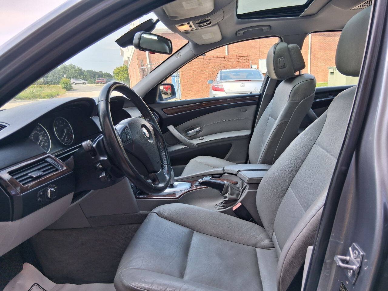 Used 2010 BMW 528i Sedan RWD image 9