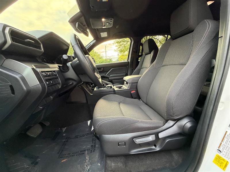 Used 2025 Toyota 4Runner SR5 AWD/4WD image 36