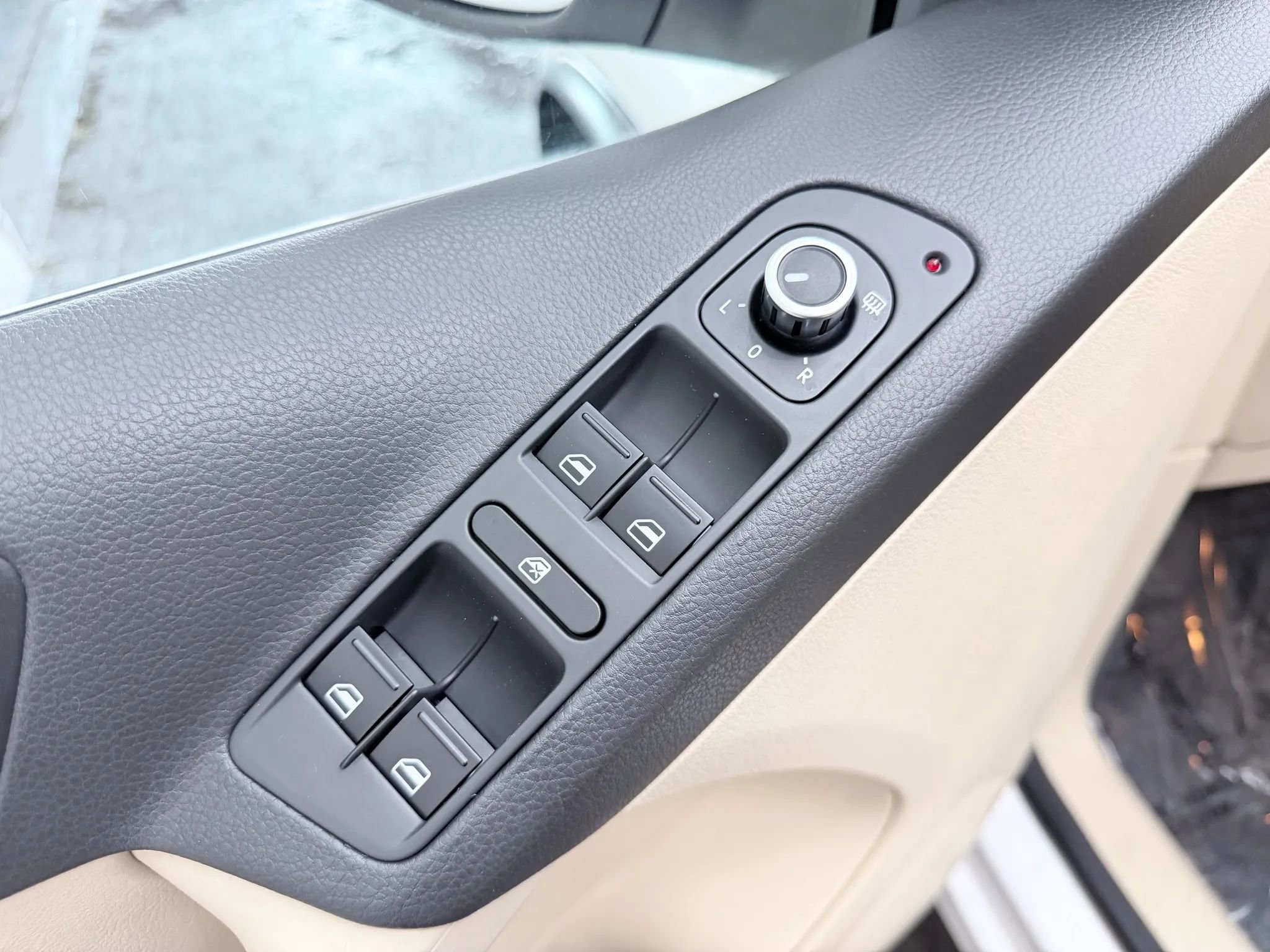 Used 2012 Volkswagen Tiguan SEL AWD/4WD image 10