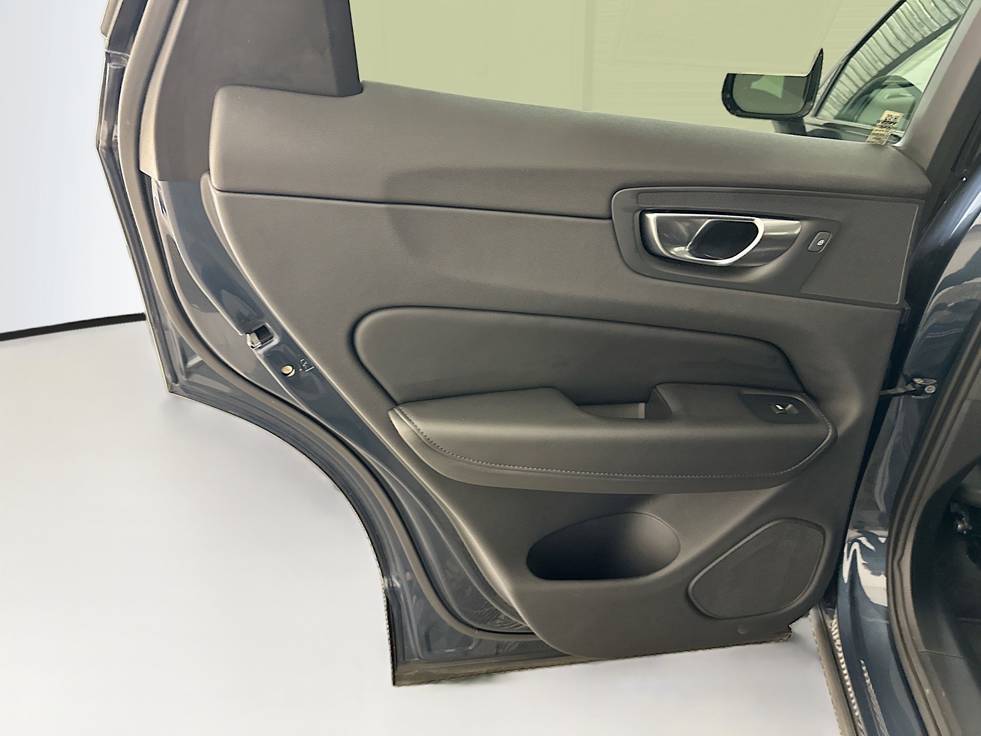 Used 2025 Volvo XC60 B5 Core image 28