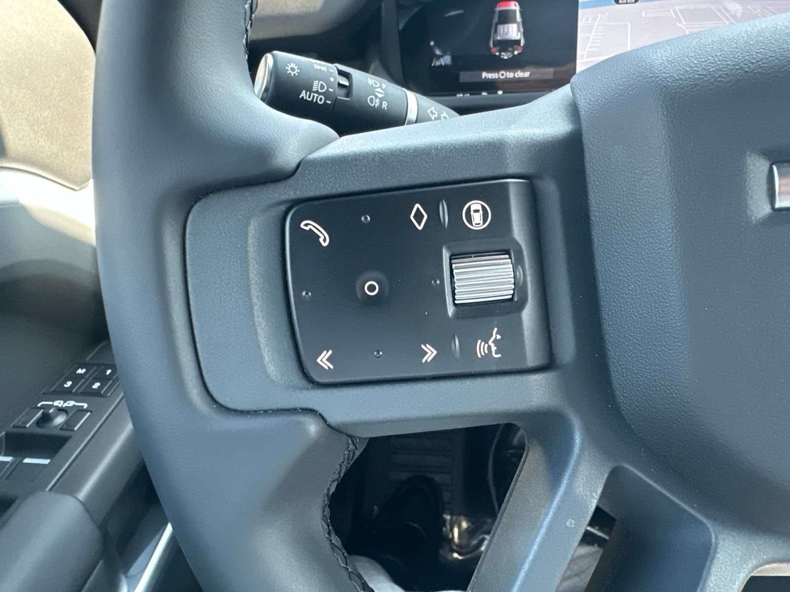 Certified 2026 Land Rover Defender 110 X-Dynamic SE AWD/4WD image 19