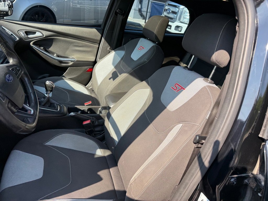 Used 2017 Ford Focus ST w/ Equipment Group 401A FWD image 48