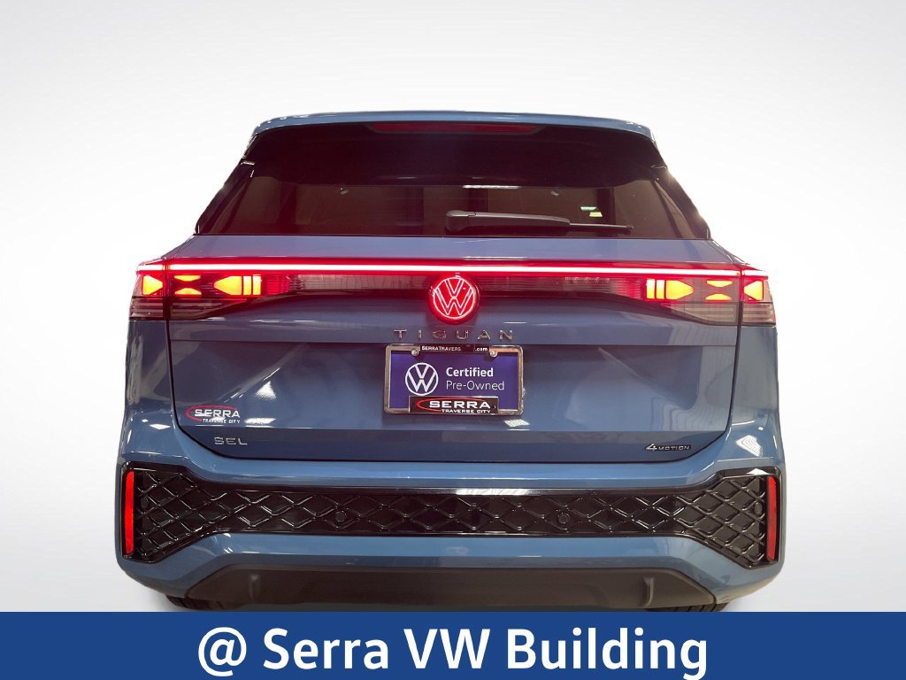 Used 2025 Volkswagen Tiguan SEL R-Line AWD/4WD image 4