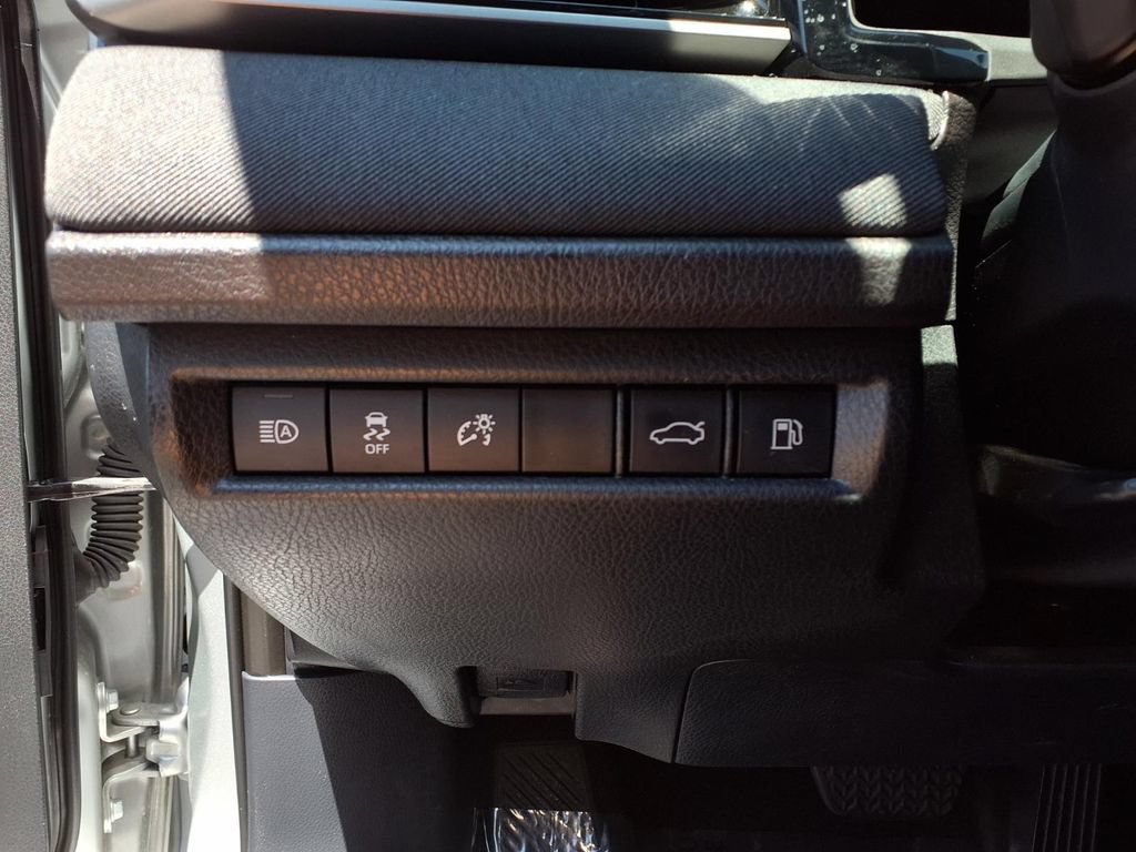 Used 2025 Toyota Camry LE FWD image 17