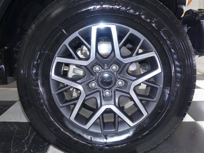 Used 2025 Jeep Wrangler Unlimited Sahara AWD/4WD image 33