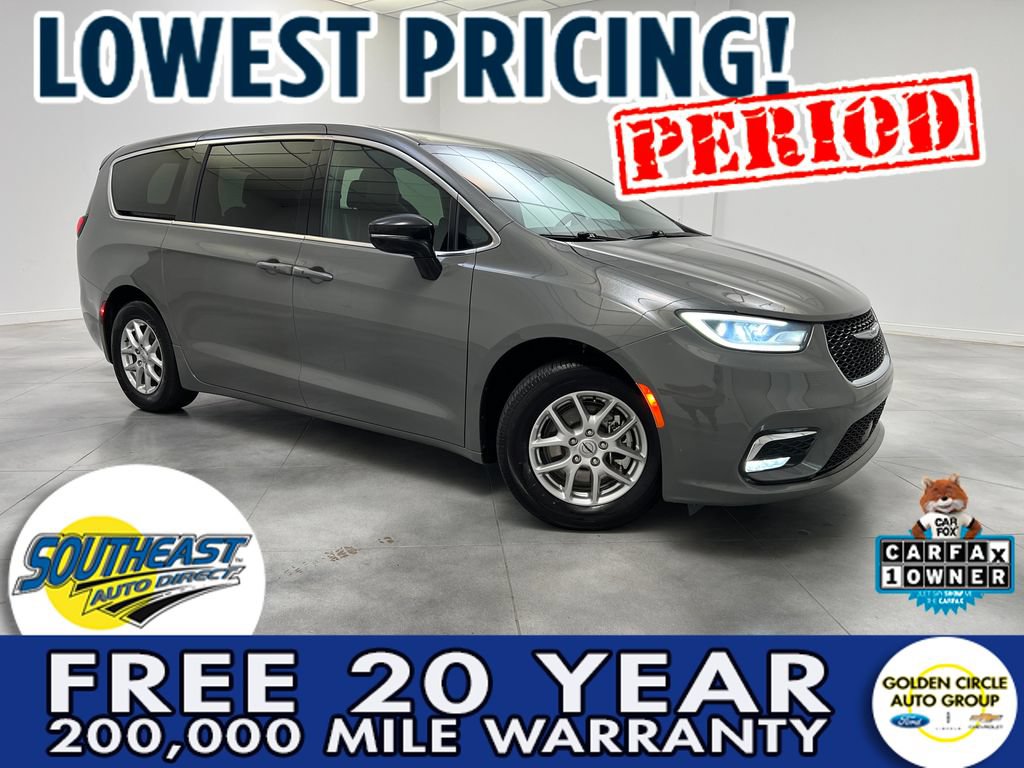 Used 2025 Chrysler Pacifica Select FWD image 1