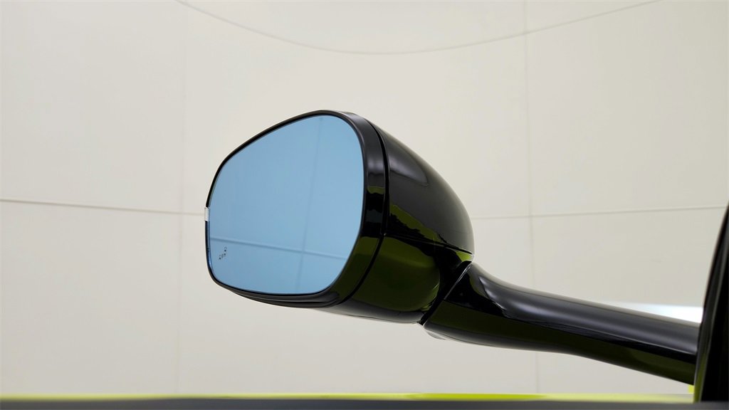 New 2025 Aston Martin V8 Vantage Coupe image 16