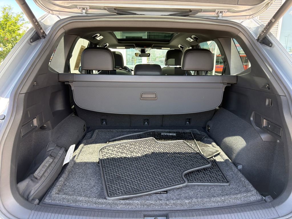 Certified 2022 Volkswagen Tiguan SE R-Line AWD/4WD image 25