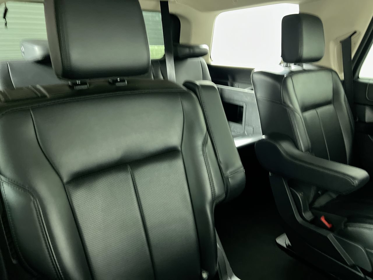 Used 2024 Ford Expedition XLT AWD/4WD image 31