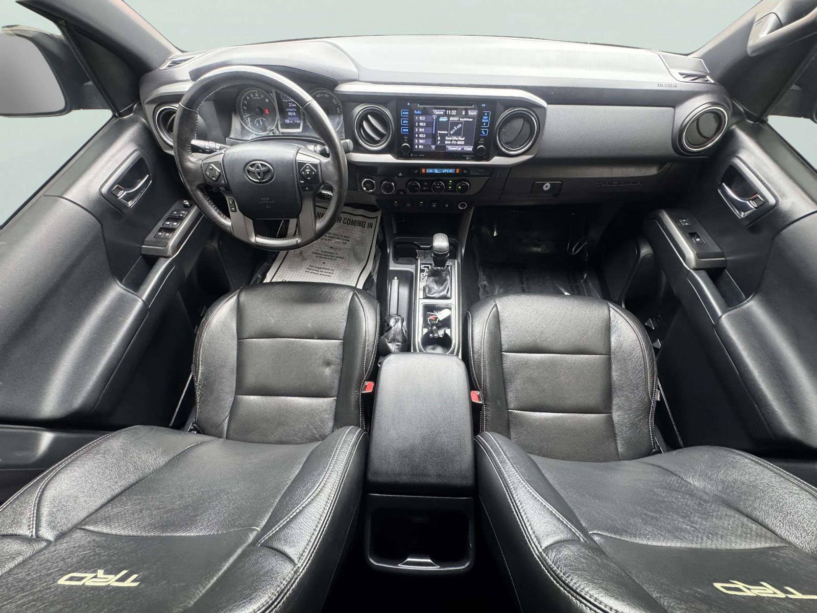 Used 2017 Toyota Tacoma TRD Off-Road w/ Premium & Technology Package AWD/4WD image 34