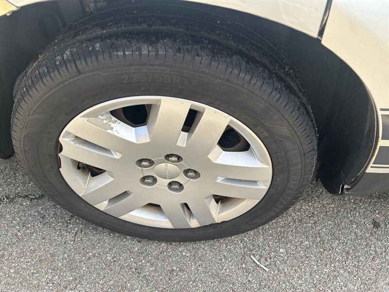Used 2011 Dodge Avenger Express FWD image 31