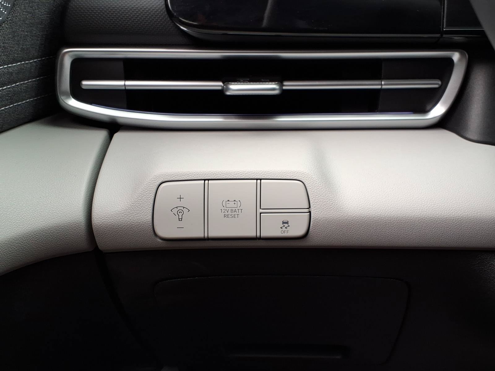 New 2025 Hyundai Elantra Limited FWD image 21