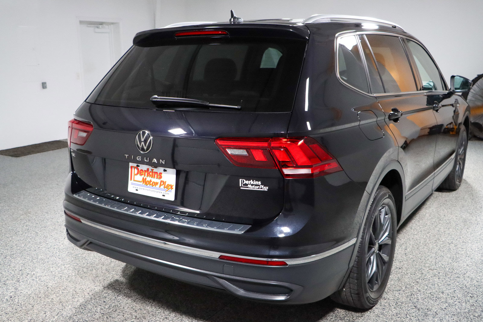 Used 2023 Volkswagen Tiguan SE FWD image 7