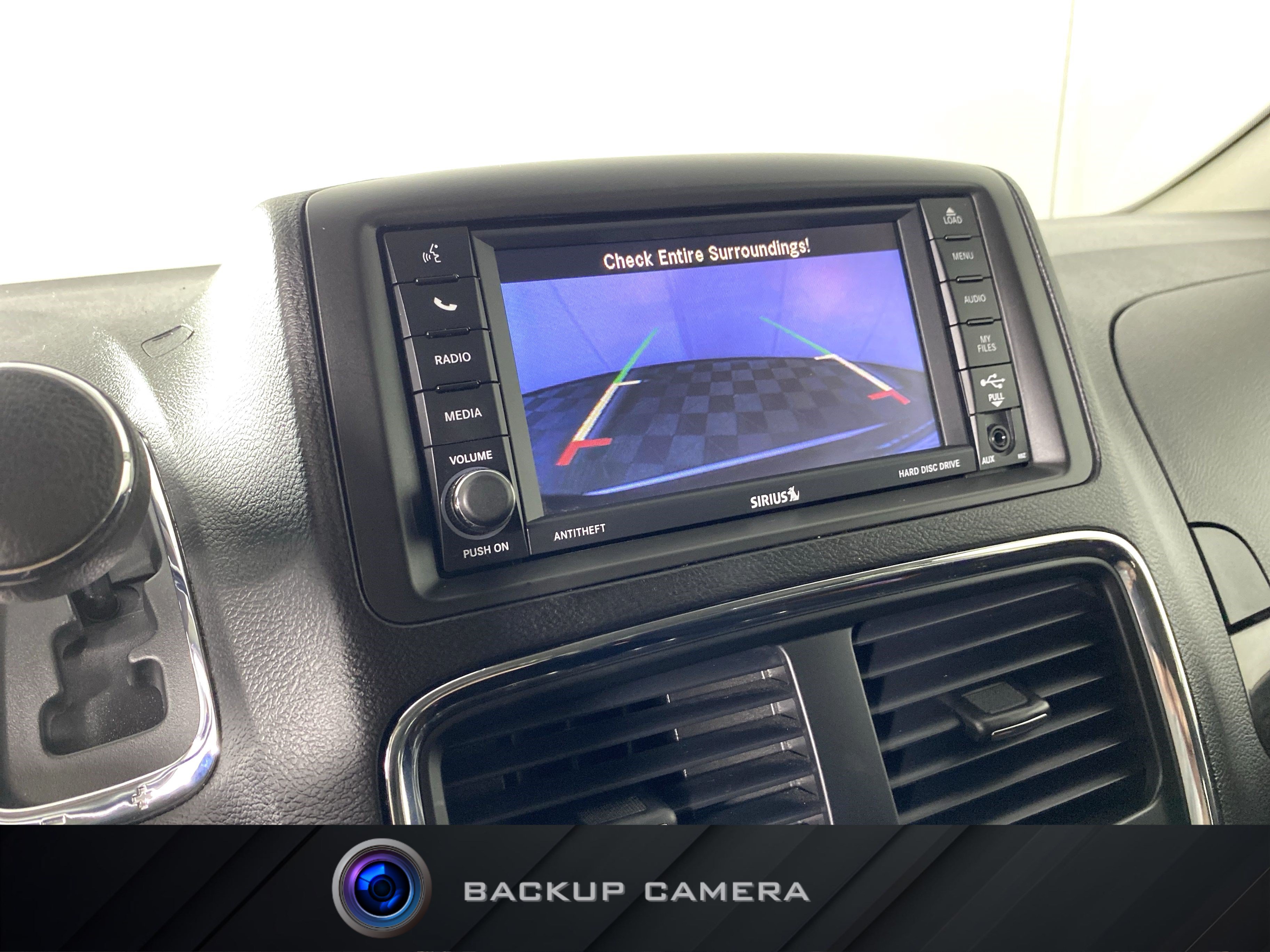 Used 2019 Dodge Grand Caravan SE w/ UConnect Hands-Free Group FWD image 2