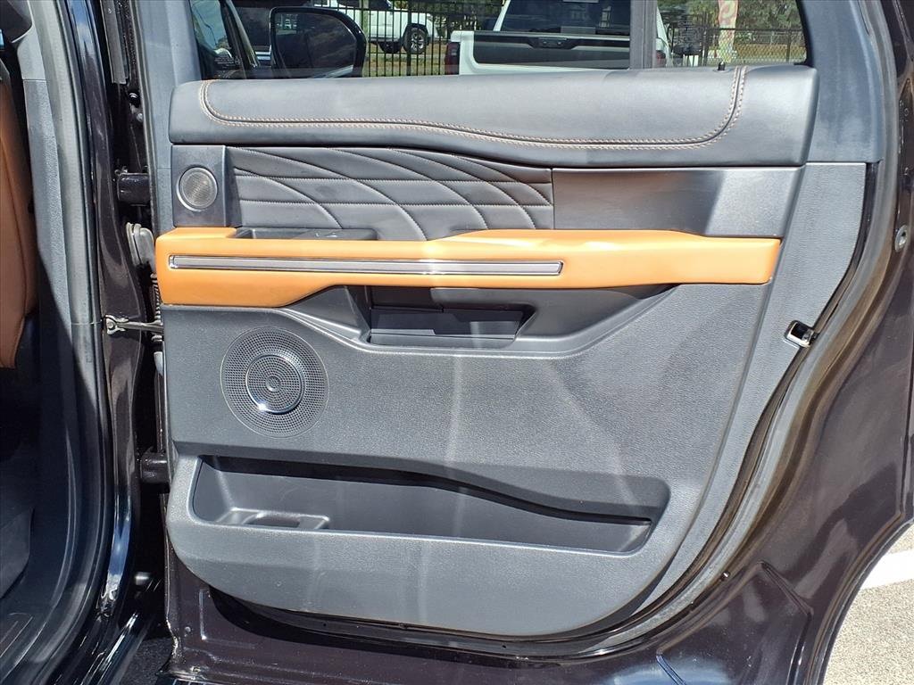 Used 2023 Ford Expedition Max Platinum image 15