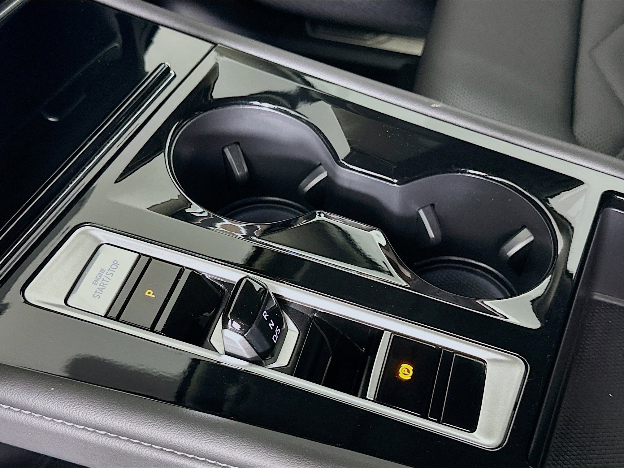 Used 2025 Volkswagen Atlas SE image 24