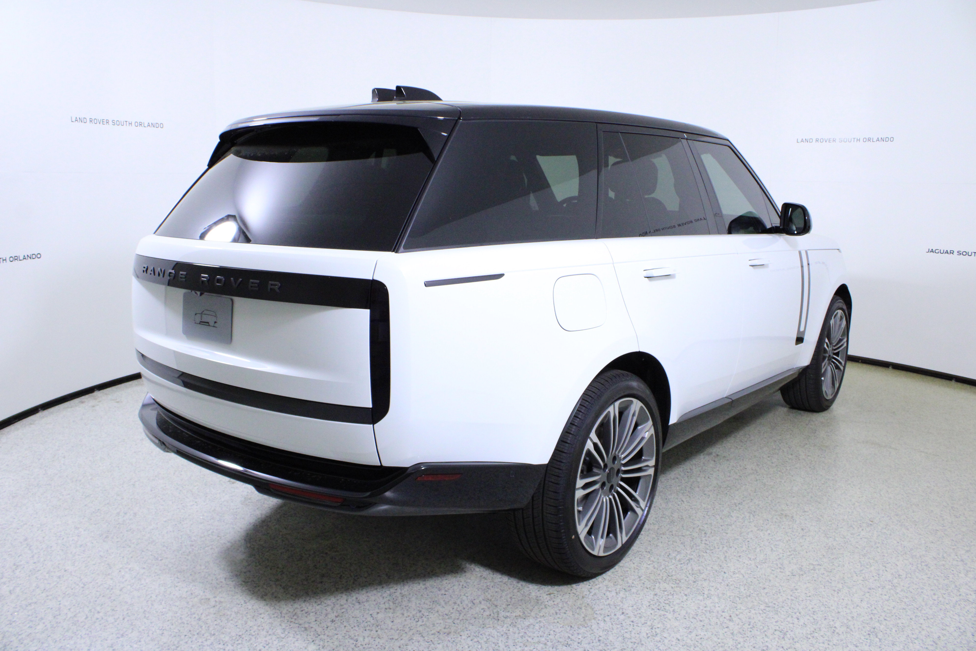 New 2026 Land Rover Range Rover SE image 7