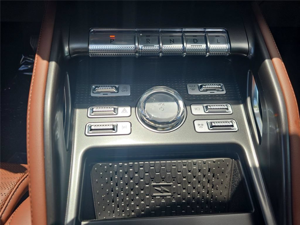 New 2026 Lincoln Nautilus Reserve AWD/4WD image 16