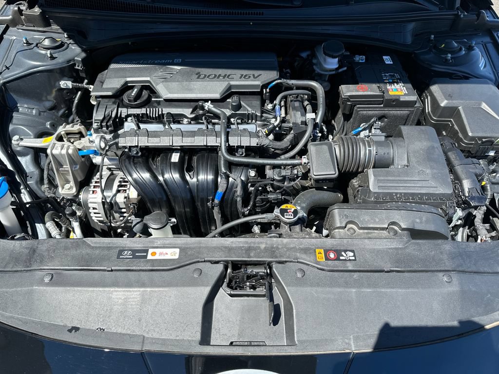 Certified 2025 Hyundai Elantra Limited FWD image 10