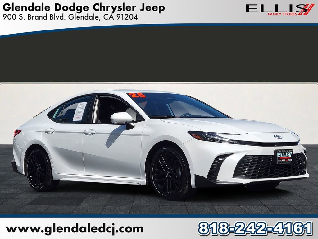 Used 2025 Toyota Camry SE image 1
