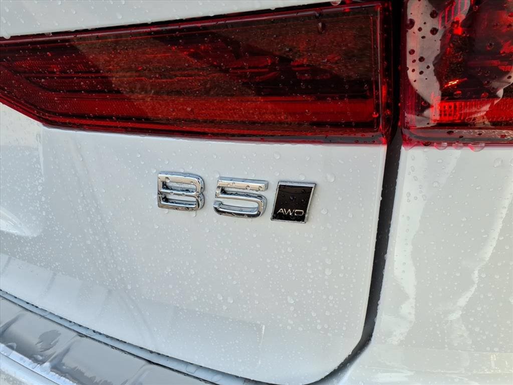 New 2026 Volvo XC60 B5 Plus w/ Protection Package Premier AWD/4WD image 6