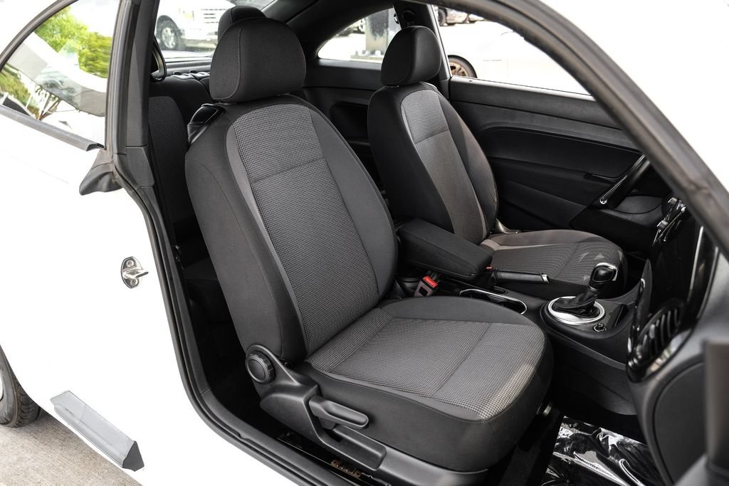 Used 2018 Volkswagen Beetle 2.0T S FWD image 30