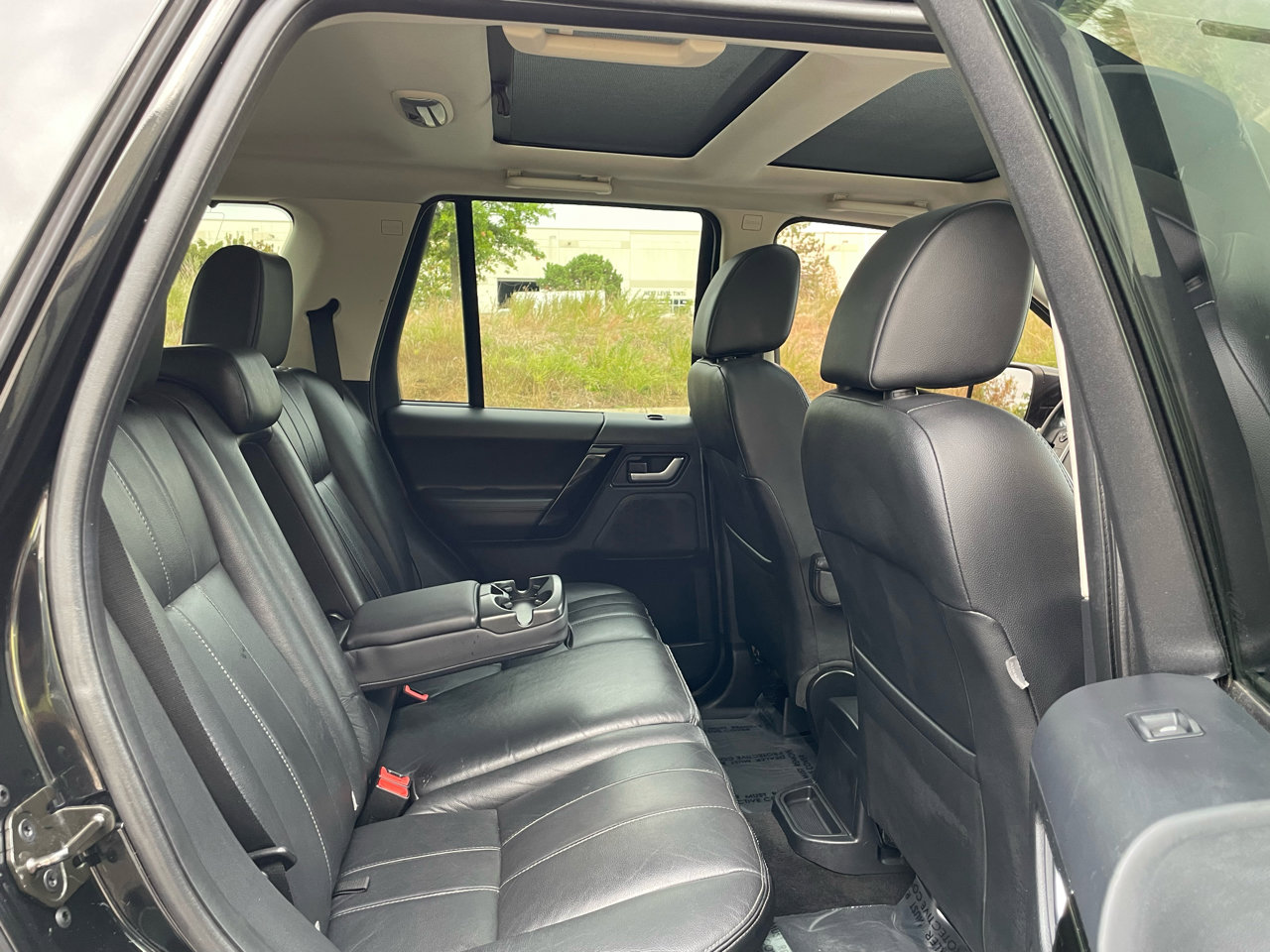 Used 2015 Land Rover LR2 HSE image 16