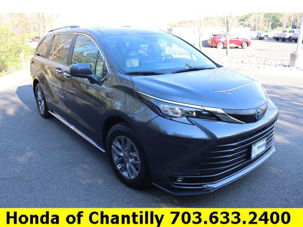 Used 2025 Toyota Sienna XLE