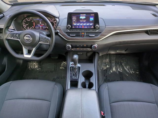 Used 2025 Nissan Altima 2.5 SV image 14