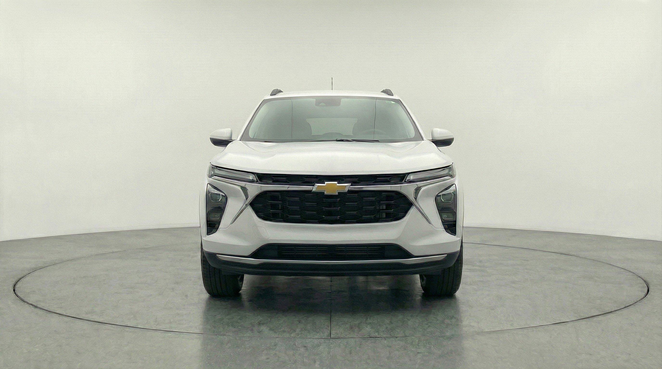 Used 2025 Chevrolet Trax LT w/ LT Convenience Package image 2