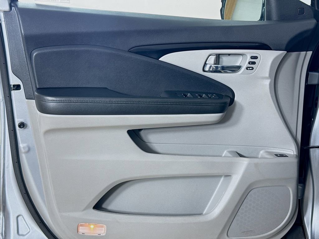 Used 2021 Honda Pilot Touring image 16