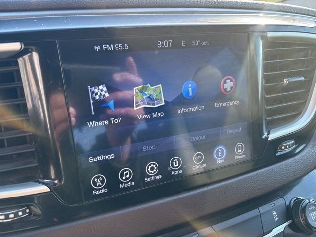 Used 2017 Chrysler Pacifica Touring w/ Tire & Wheel Group FWD image 23
