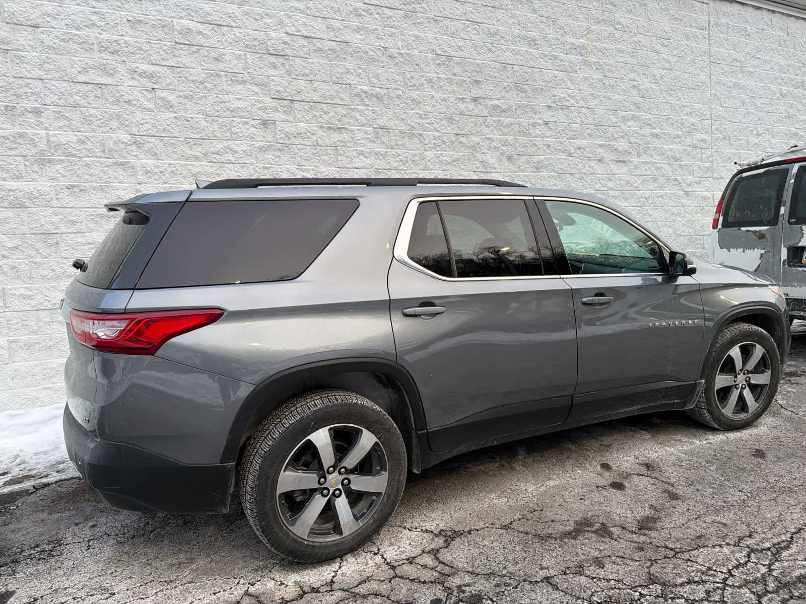 Used 2019 Chevrolet Traverse LT w/ LT Premium Package image 2