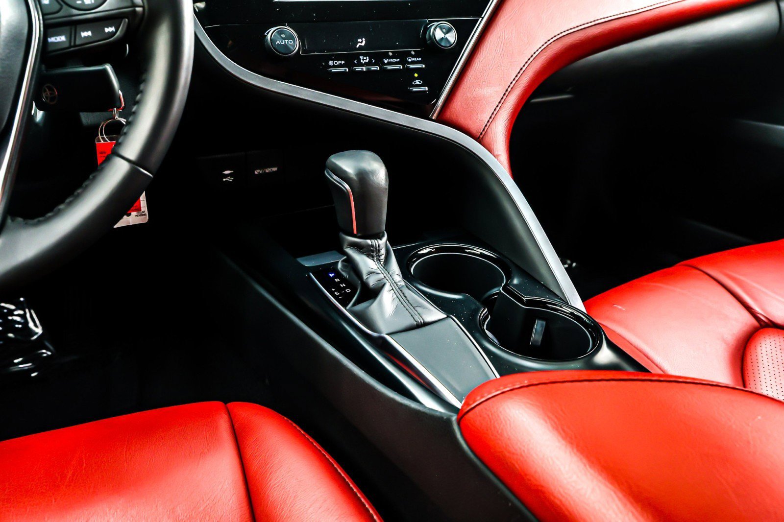 Used 2019 Toyota Camry SE image 7