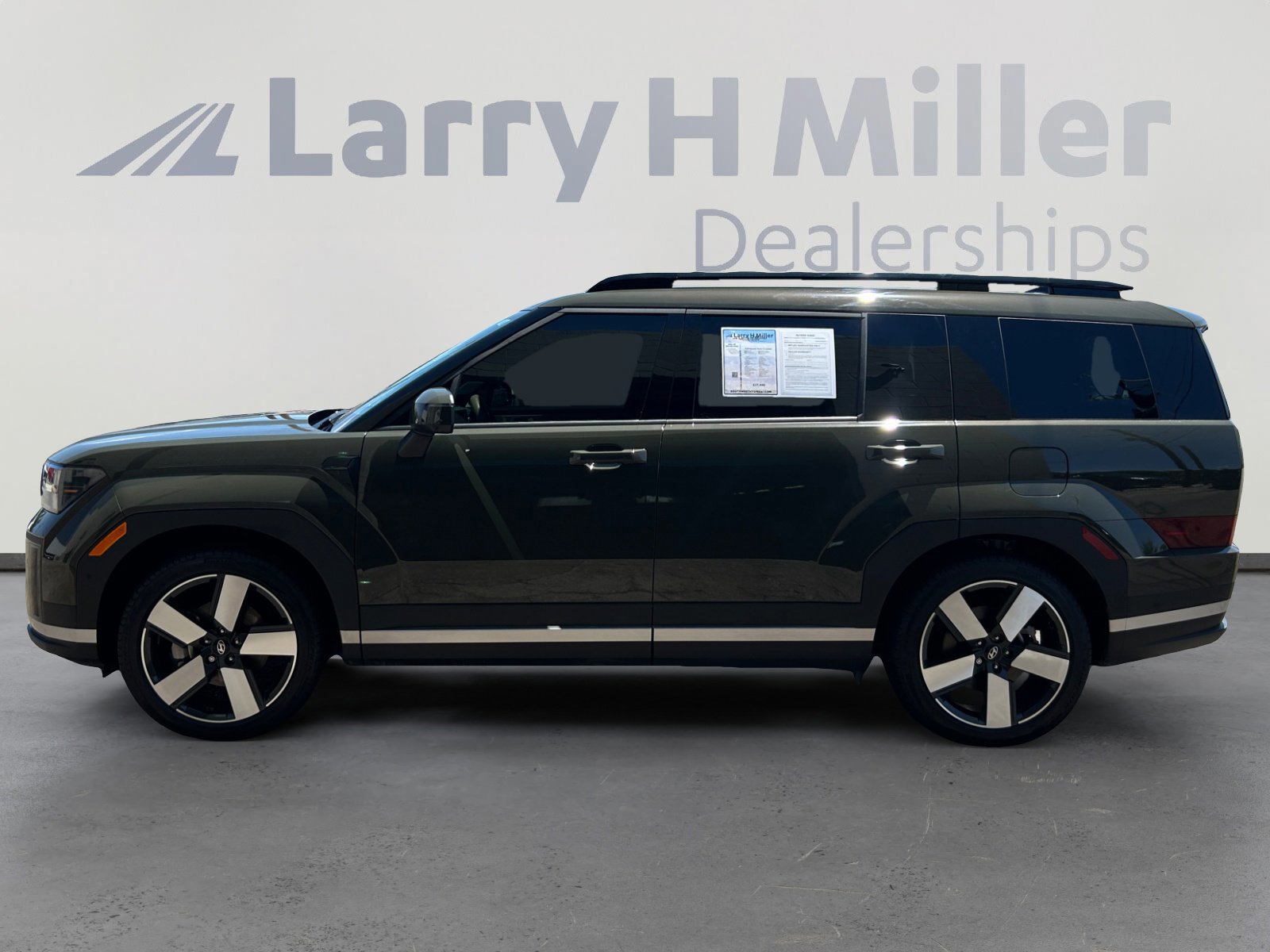 Used 2025 Hyundai Santa Fe Limited AWD/4WD image 3